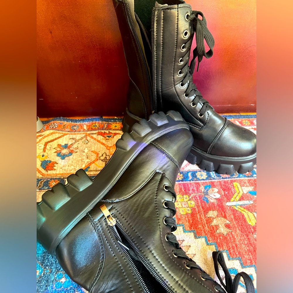 Size 10 black boots